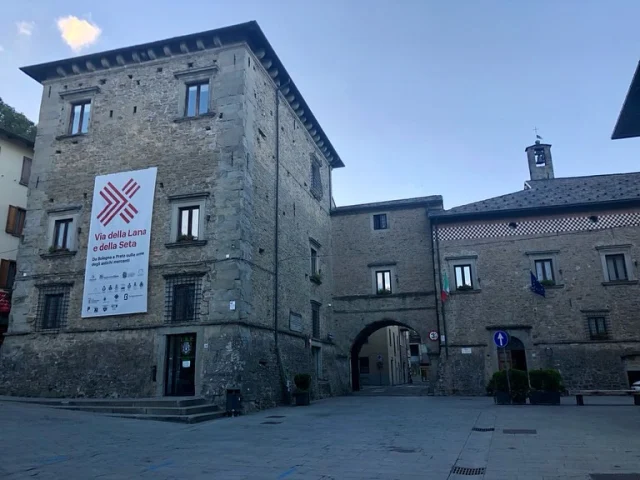✨Passeggiando tra le vie di un borgo senza tempo…
Il centro storico di Castiglione dei Pepoli è un piccolo gioiello incastonato nell’Appennino bolognese: stradine in pietra, scorci romantici e un’atmosfera autentica che profuma di storia e tranquillità. 💫

A pochi minuti da qui, ti aspetta il nostro appartamento turistico Simona: il rifugio perfetto per chi ama la natura, la quiete e l’accoglienza di casa. 🏡💙

📍 Vieni a scoprire Castiglione, tra bellezza e semplicità.

#CastiglioneDeiPepoli #BorghiDItalia #AppenninoBolognese #CentroStorico #WeekendFuoriPorta #ViaggiareInItalia #ScopriLItalia #NaturaEBorghi #SimonaTouristHome #VacanzeInMontagna #BorgoItaliano #RelaxInMontagna #CaseVacanzaItalia